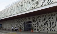 El aeropuerto de Santa Marta fue renovado hace unos años, pero la pista no fue intervenida.