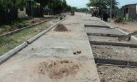 Dos contratos de adoquinamiento de vías en Albania, La Guajira, cuyo valor ascendió a 12.590 millones de pesos.