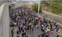 Así se movilizaba la marcha por la Troncal del Caribe en la tarde.