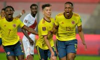 Yerri Mina celebrando el gol en el estadio Nacional de Lima.