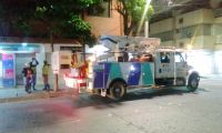 90 conexiones eléctricas ilegales de ventas ambulantes en el centro de Santa Marta.