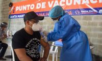 A paso lento continúa la vacunación en Santa Marta.