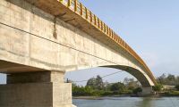 El puente Valencia sobre el Río Sinú.