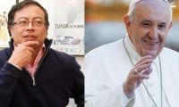 Gustavo Petro y el Papa Francisco.