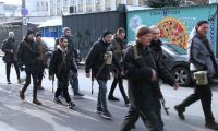 En Ucrania, los civiles se han armado para defender la capital, Kiev. 