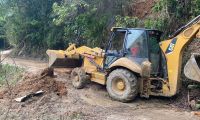 Trabajos en la vía de acceso a Palmor.