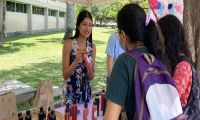  En el Festival del Retorno, llenando el campus principal de la Universidad con creativas ideas de negocios de sus estudiantes.