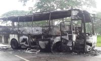 Bus incinerado por 'Clan del Golfo'