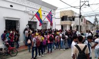 Los estudiantes llevan días protestando. 