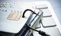 Cárcel para tres personas por utilizar tarjetas bancarias para robar a través de medios informáticos