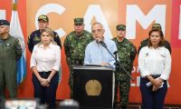 El Ministro de Defensa, la alcaldesa y la gobernadora encargada.