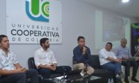 Panelistas del foro sobre reforma laboral en la UCC.