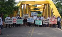 Conductores intermunicipales manifestando. 