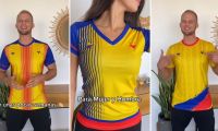 Influencer Dominiccolombia y sus nuevas camisas de Colombia.