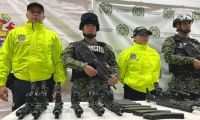 Fusiles incautados en la vía  vía Medellín-San Jerónimo