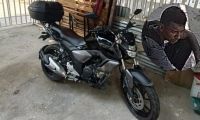 moto robada y presunto ladrón.