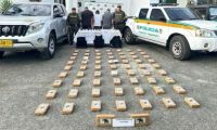 Camioneta de la UNP incautada con cocaína. 