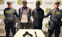 Dos capturados con arma de fuego, luego de hurtar una Tienda D1