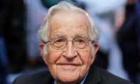 Noam Chomsky falleció a los 95 años en São Paulo, Brasil. 