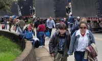 Transportadores bloquean vía a Pasto y puente Rumichaca en frontera con Ecuador