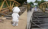 Elefante Blanco Colombia en el puente Michichoa