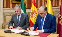 Alcalde de Sevilla, José Luis Sanz y el alcalde de Santa Marta, Carlos Pinedo.