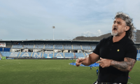 “No se puede jugar fútbol así”: Leonel Álvarez criticó el estado de la cancha en el Sierra Nevada