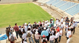 Periodistas de Bogotá acompañaron al alcalde en un recorrido por los escenarios deportivos.