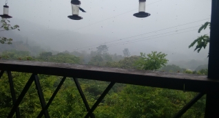 Vista de la lluvia desde Minca, en la Sierra Nevada de Santa Marta.