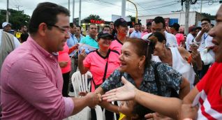 El alcalde de Santa Marta, Rafael Martínez, durante la inauguración de la calle 30, el pasado miércoles en Santa Marta.