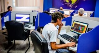 En la isla no estaba permitida la conexión a internet en las casas.