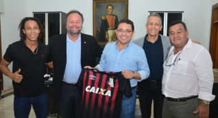 Directivos del club Paranaense se reunieron con el Alcalde.