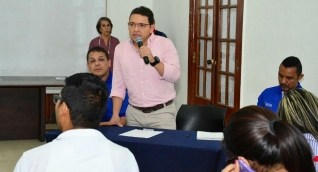 Alcalde Martínez escuchó a trabajadores de la E.S.E., quienes expresaron sus quejas.