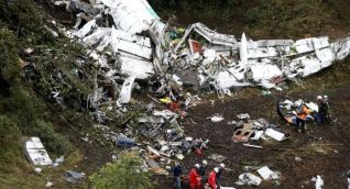 El avión quedó hecho trizas.