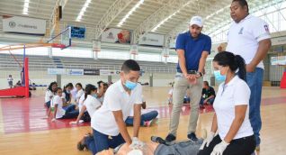 Curso sobre cómo responder a emergencias en Santa Marta.