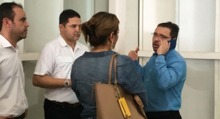 El alcalde Rafael Martínez reunido con el senador Honorio Henríquez.