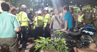 Operativo contra conductores que parqueaban motos en el Parque de los Novios.