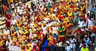 Marcha de palenqueras y demás vendedores en Cartagena para exigir derecho al trabajo