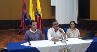 De izquierda a derecha: Alexander Giraldo, docente de la Universidad del Valle, Juan Carlos Yepes, docente de la Universidad de Caldas y la docente de la Universidad Pedagógica Nacional, Isabel Garzón. 