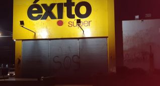 El almacén Éxito de la Avenida del Libertador quedó vandalizado.