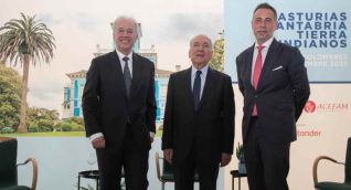 Omar González Pardo, presidente del Grupo Trinity, Francisco Rodríguez García, presidente de Industrias Lácteas de Asturias y Manuel Iturbe, director territorial del Banco Santander para Cantabria y Asturias.