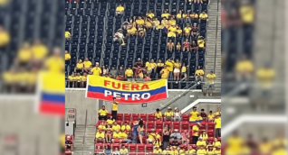 "Fuera Petro": el mensaje que ondeó en el debut de la Selección Colombia