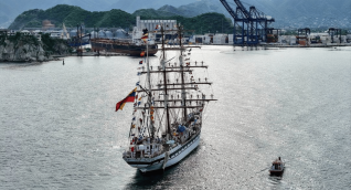 El buque escuela Simón Bolívar, insignia de Venezuela, llegó al Puerto de Santa Marta