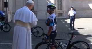 Nairo Quintana y el Papa León XIV.