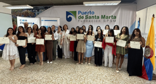 Fundación Puerto de Santa Marta impulsa bilingüismo: 21 jóvenes se gradúan en inglés