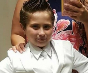 Cady, la niña que se vistió de traje para su primera comunión