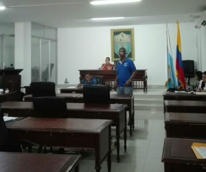 El recinto se tornó casi desierto durante por lo menos una hora antes de finalizar el debate.