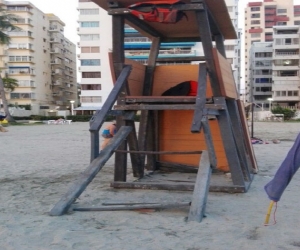 Ni un año duró esta torre de vigía en la playa de El Rodadero