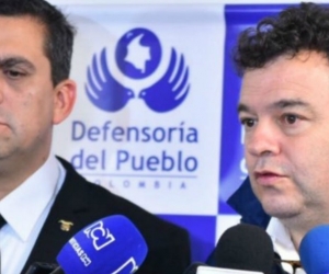  Capitán Jaime Hernández (Acdac) y el Defensor del Pueblo, Carlos Alfonso Negret Mosquera.