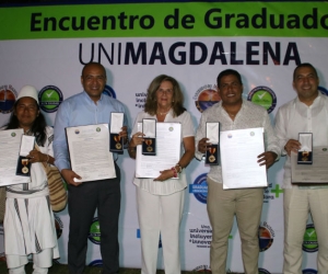 Se hizo entrega de reconocimiento distinción ‘Gaviota Dorada’, a seis graduados destacados por su calidad humana, académica, y profesional en el ejercicio de sus actividades.